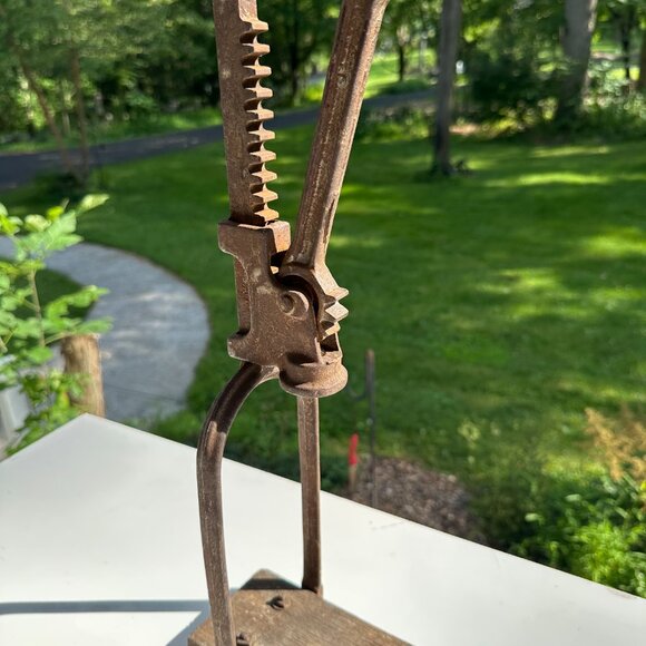 #1918 VINTAGE BOTTLE CAPPER  FOR BEER, ROOT BEER ETC - Picture 8 of 11